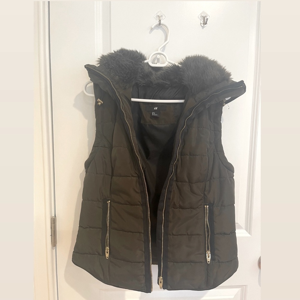 H&M vest with fur collar
